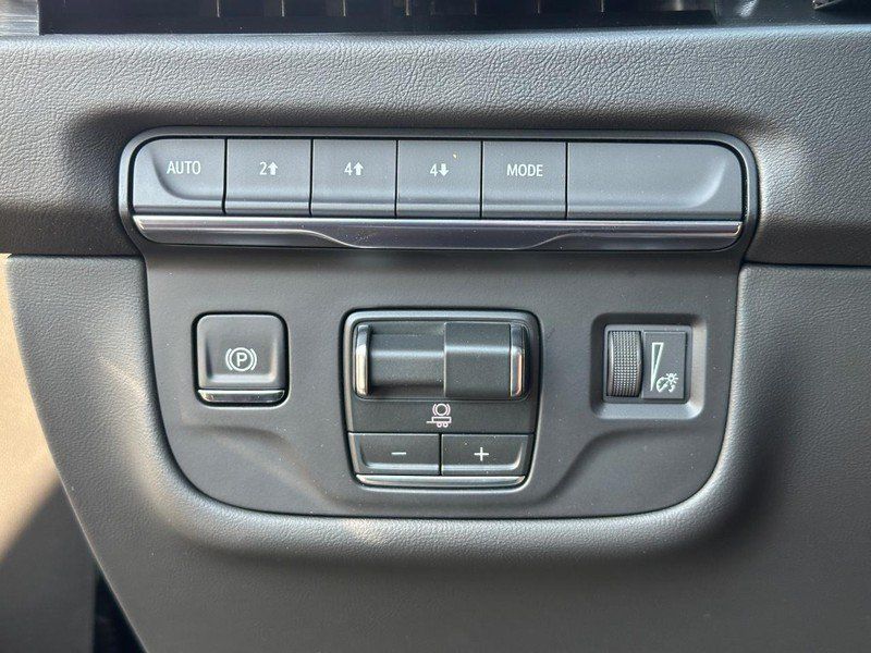New 2026 Cadillac Escalade Sport w/ LPO, ONYX Package AWD/4WD image 18