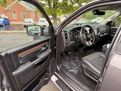 Used 2017 RAM 1500 Laramie w/ Convenience Group AWD/4WD image 10
