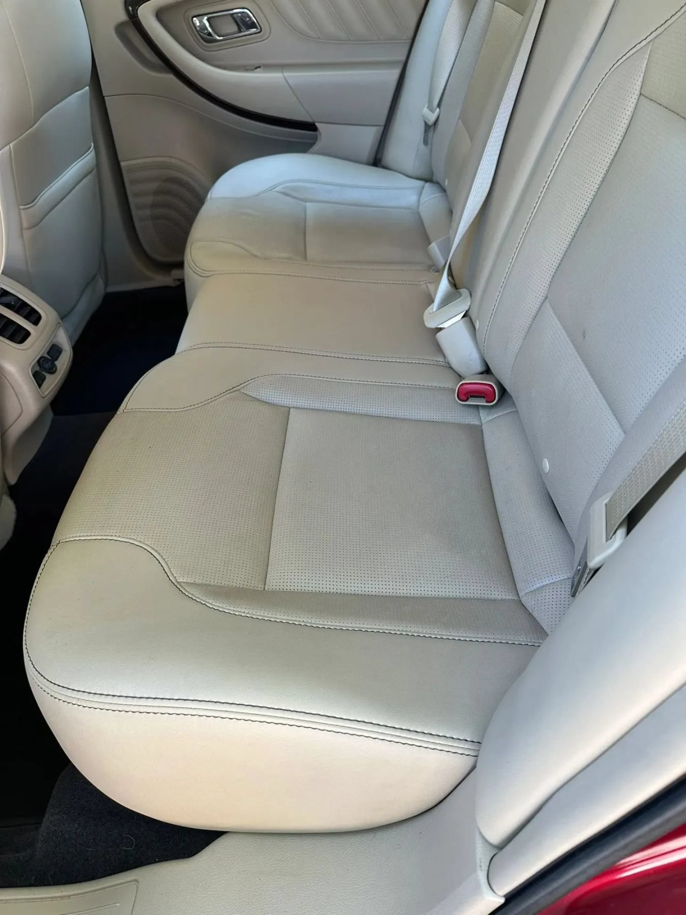 Used 2017 Ford Taurus Limited FWD image 12