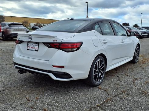 New 2025 Nissan Sentra SR w/ SR Premium Package FWD image 8