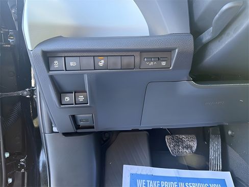 Used 2025 Toyota Sienna LE image 24