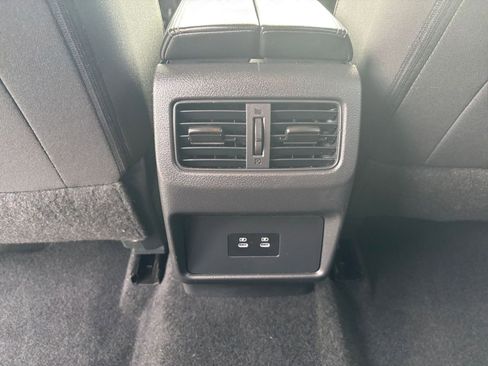 Used 2025 Nissan Rogue SV FWD image 24
