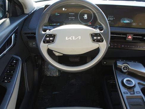 Used 2022 Kia EV6 Wind image 5