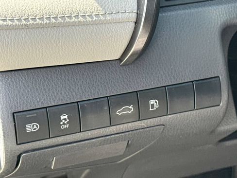 Used 2018 Toyota Camry LE FWD image 21
