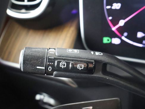 Used 2025 Mercedes-Benz GLC 300 4MATIC image 40