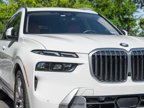 Used 2024 BMW X7 xDrive40i image 52