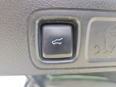 Used 2020 Ford Expedition XLT w/ Equipment Group 202A AWD/4WD image 12
