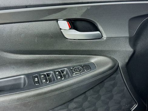 Used 2022 Hyundai Santa Fe SEL w/ Winter Weather Package FWD image 17
