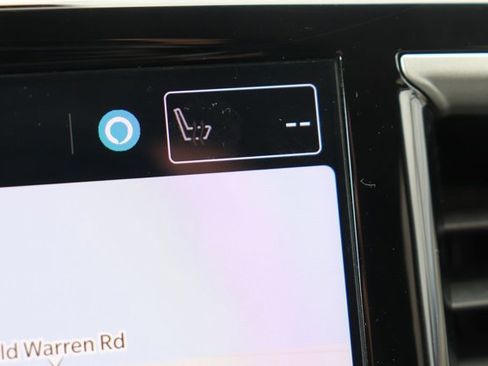 Used 2024 Chrysler Pacifica Select image 18