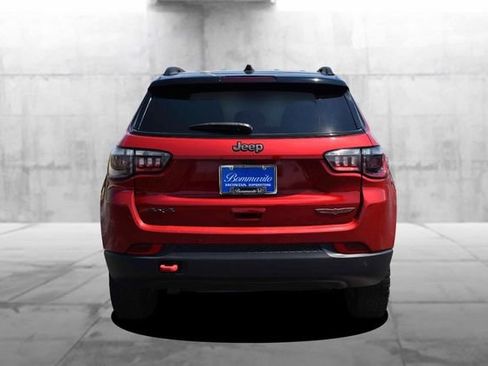 Used 2025 Jeep Compass Trailhawk AWD/4WD image 6