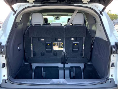 Used 2022 Toyota Sienna XLE image 32