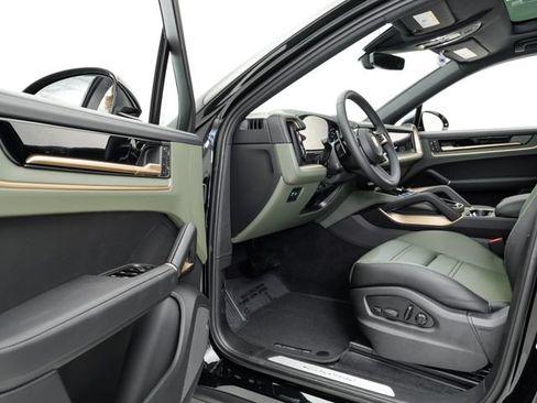 New 2026 Porsche Cayenne Coupe AWD/4WD image 7