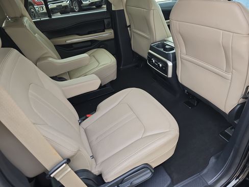 Used 2024 Ford Expedition Limited image 12