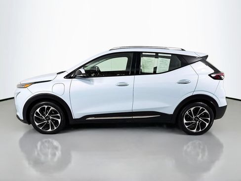 Used 2023 Chevrolet Bolt EUV Premier w/ Sun & Sound Package FWD image 8