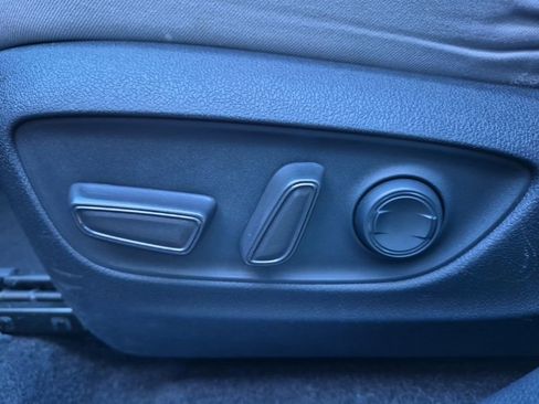 Used 2021 Toyota RAV4 XLE w/ Convenience Package image 19