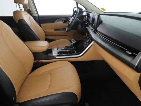 Used 2022 Kia Carnival LX FWD image 29
