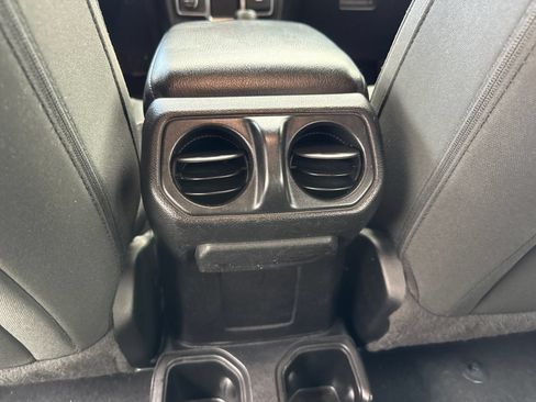 Used 2021 Jeep Wrangler Unlimited Sport AWD/4WD image 37