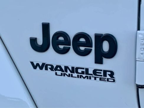 Used 2021 Jeep Wrangler Unlimited Sahara image 24