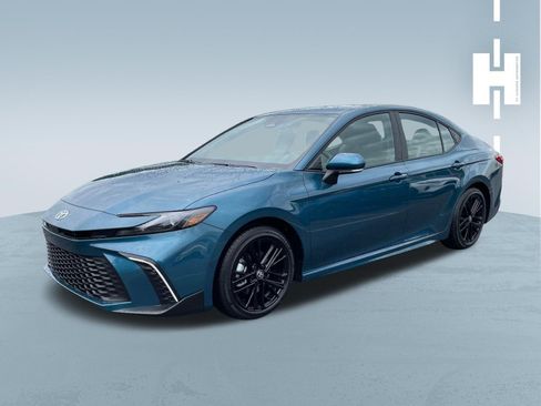 Used 2026 Toyota Camry SE FWD image 3
