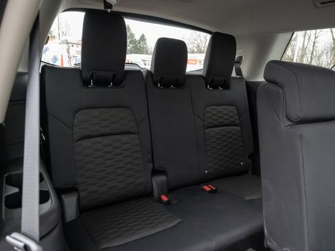 Used 2024 Nissan Pathfinder S image 33