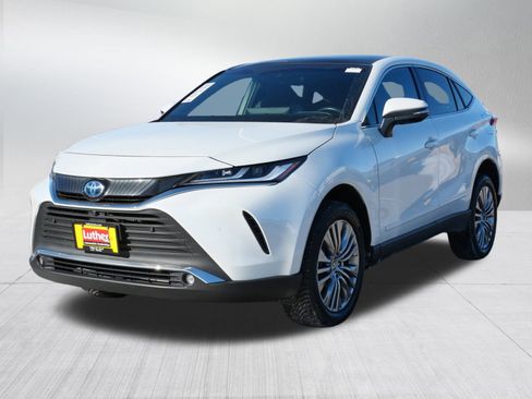 Used 2024 Toyota Venza Limited image 3