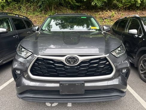 Used 2020 Toyota Highlander LE AWD/4WD image 5