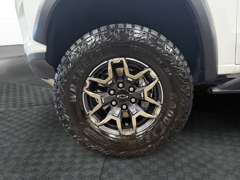 Used 2025 Chevrolet Colorado ZR2 w/ Technology Package image 16