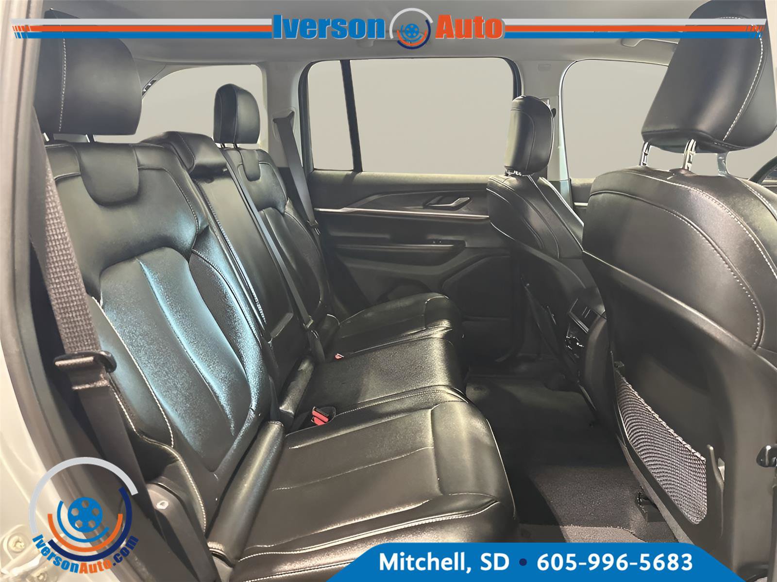 Used 2024 Jeep Grand Cherokee Limited AWD/4WD image 36