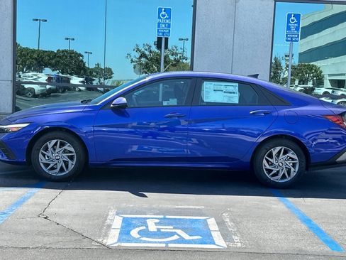 New 2025 Hyundai Elantra Blue image 7