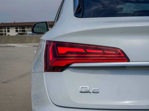 Used 2023 Audi Q5 2.0T Premium w/ Convenience Package image 9