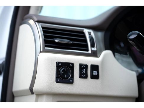 Used 2018 Lexus GX 460 Premium w/ Premium Package image 32