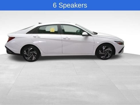 Used 2025 Hyundai Elantra SEL FWD image 9