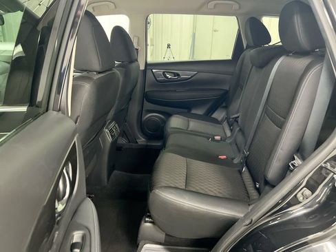 Used 2018 Nissan Rogue SV FWD image 22