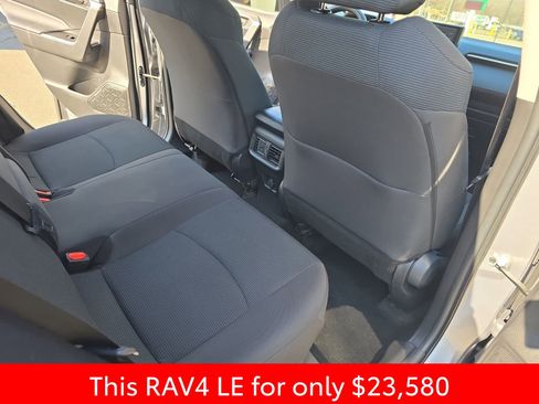 Used 2022 Toyota RAV4 LE image 16