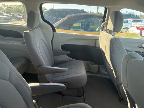 Used 2018 Chrysler Pacifica Touring Plus image 13