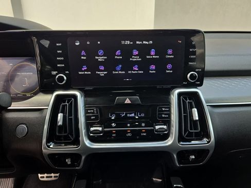 Certified 2023 Kia Sorento SX AWD/4WD image 28