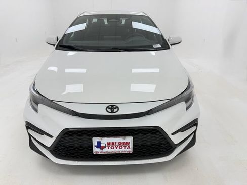 Used 2024 Toyota Corolla SE FWD image 3