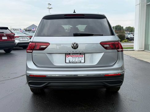Used 2022 Volkswagen Tiguan SE FWD image 4
