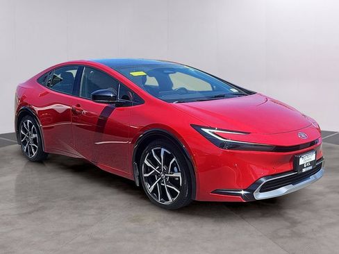 Used 2024 Toyota Prius Prime FWD image 3