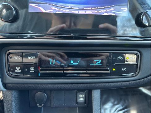 Used 2017 Toyota Corolla LE image 22