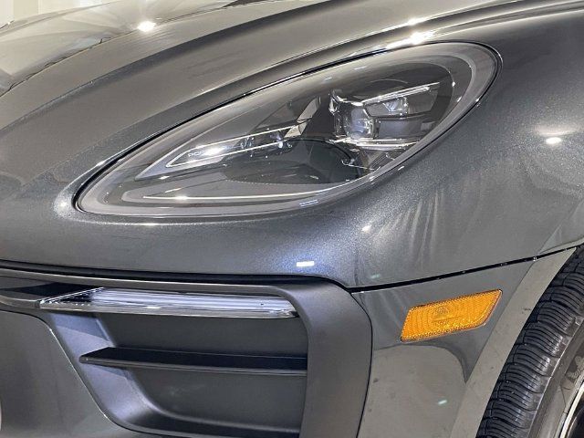 Certified 2025 Porsche Macan AWD/4WD image 15