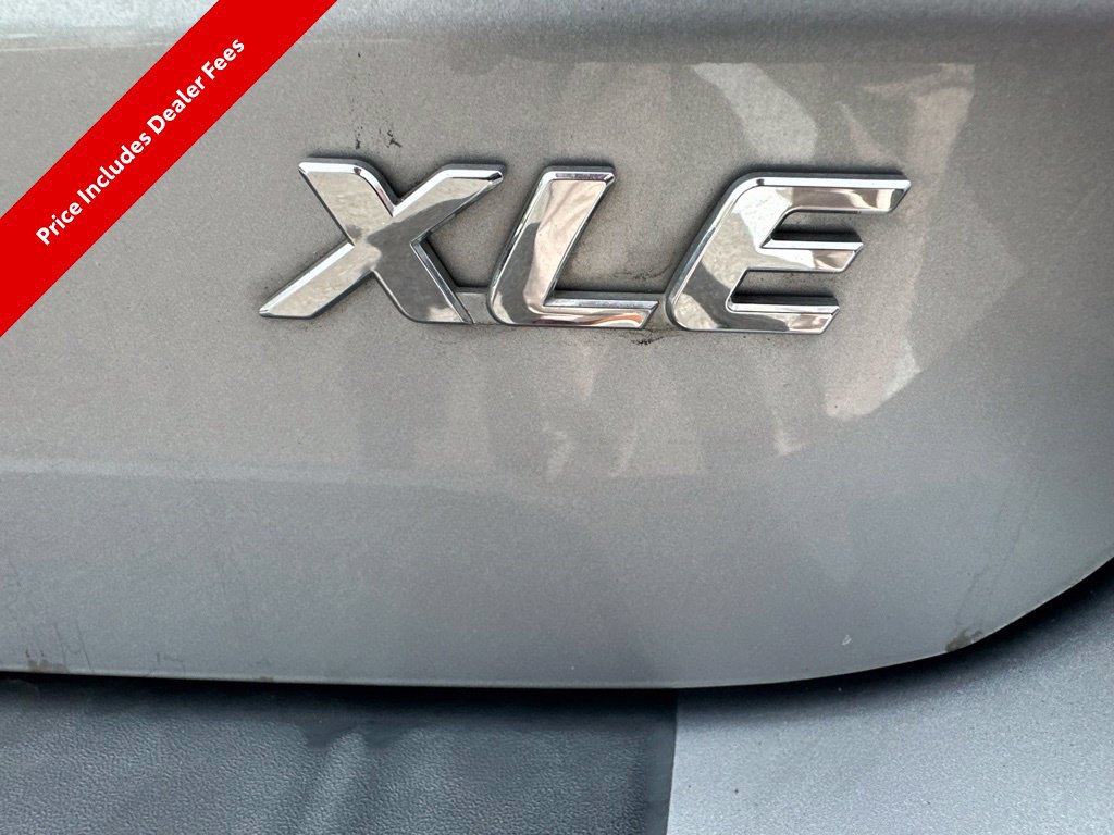 Used 2017 Toyota Sienna XLE w/ XLE Navigation Package FWD image 8