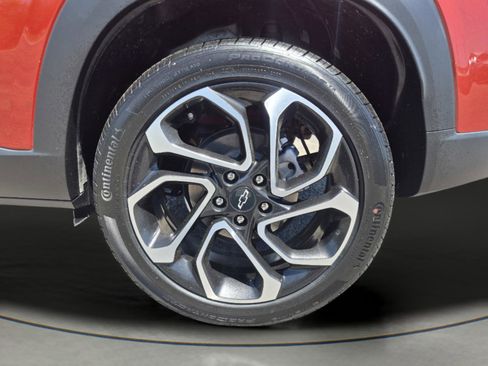 Used 2024 Chevrolet Trax RS w/ Sunroof Package FWD image 18