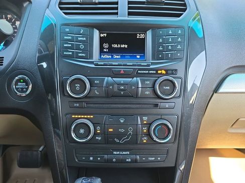 Used 2017 Ford Explorer XLT image 23