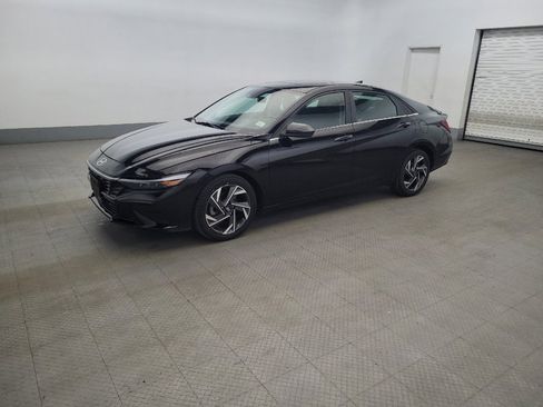Used 2024 Hyundai Elantra SEL w/ Convenience Package FWD image 2