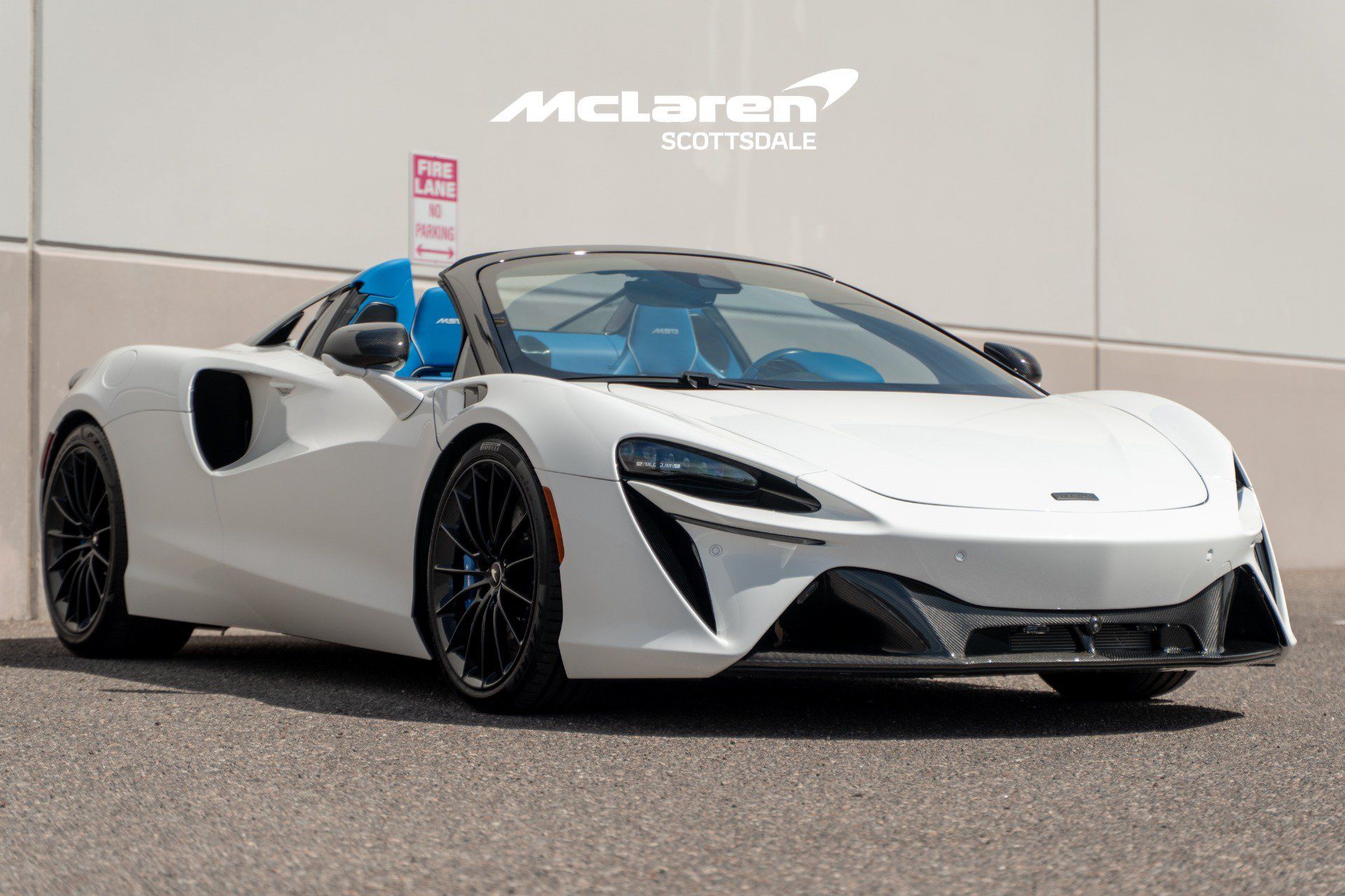 Used 2025 McLaren Artura Spider RWD image 9
