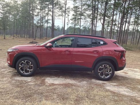 New 2026 Chevrolet Trax LT w/ Driver Confidence Package image 2