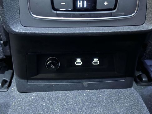 Used 2022 Audi Q8 Premium image 13