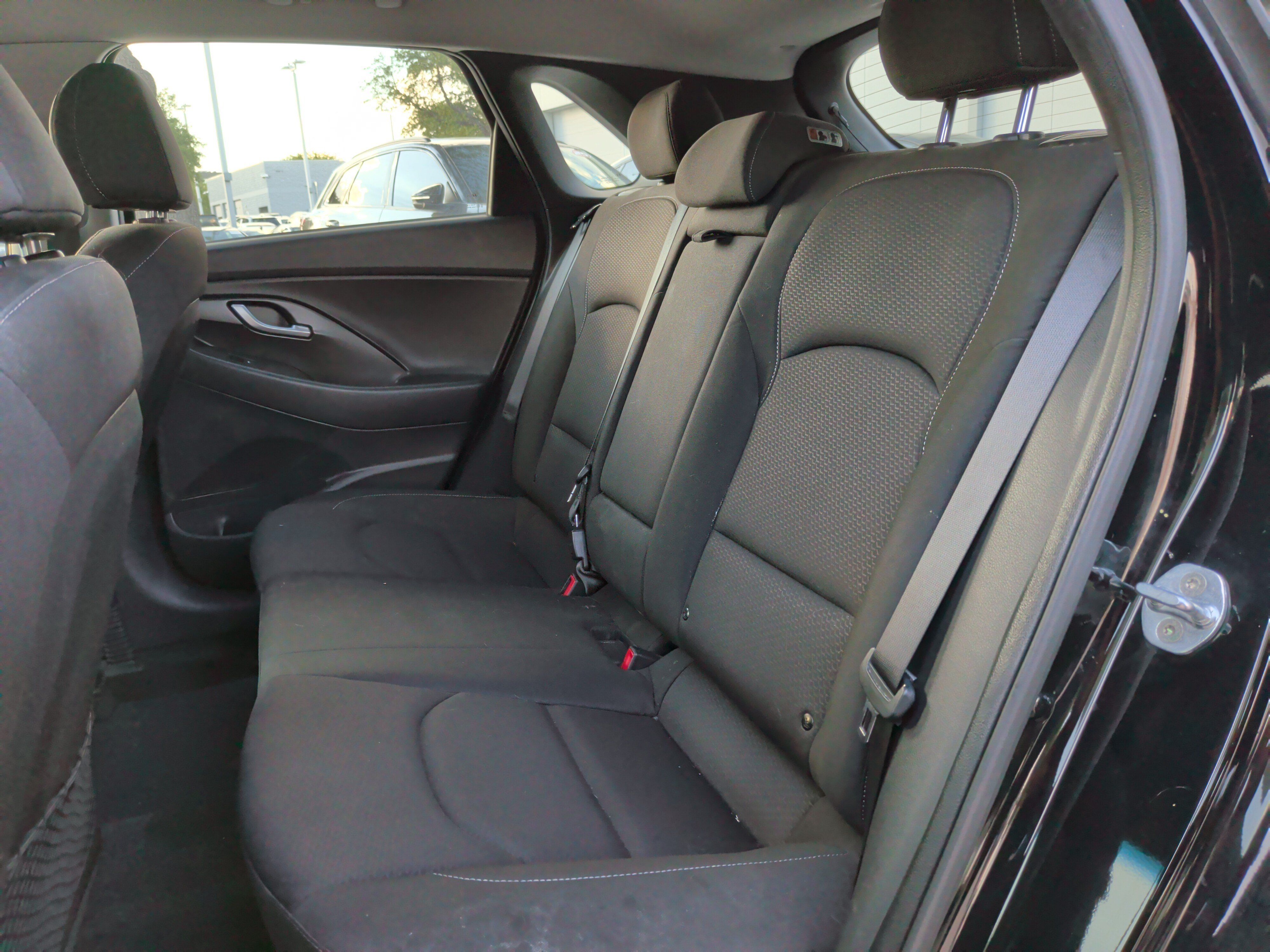 Used 2018 Hyundai Elantra GT FWD image 31