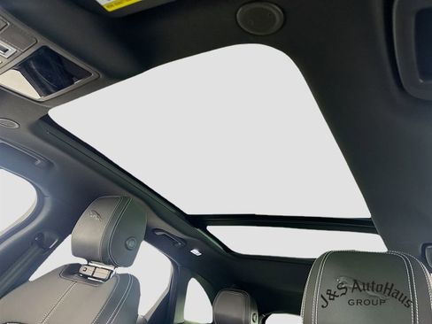 Used 2024 Jaguar F-PACE R-Dynamic S image 16